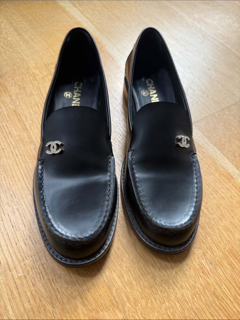 CHANEL Black Leather Women's CC-Emblem Penny Loafers